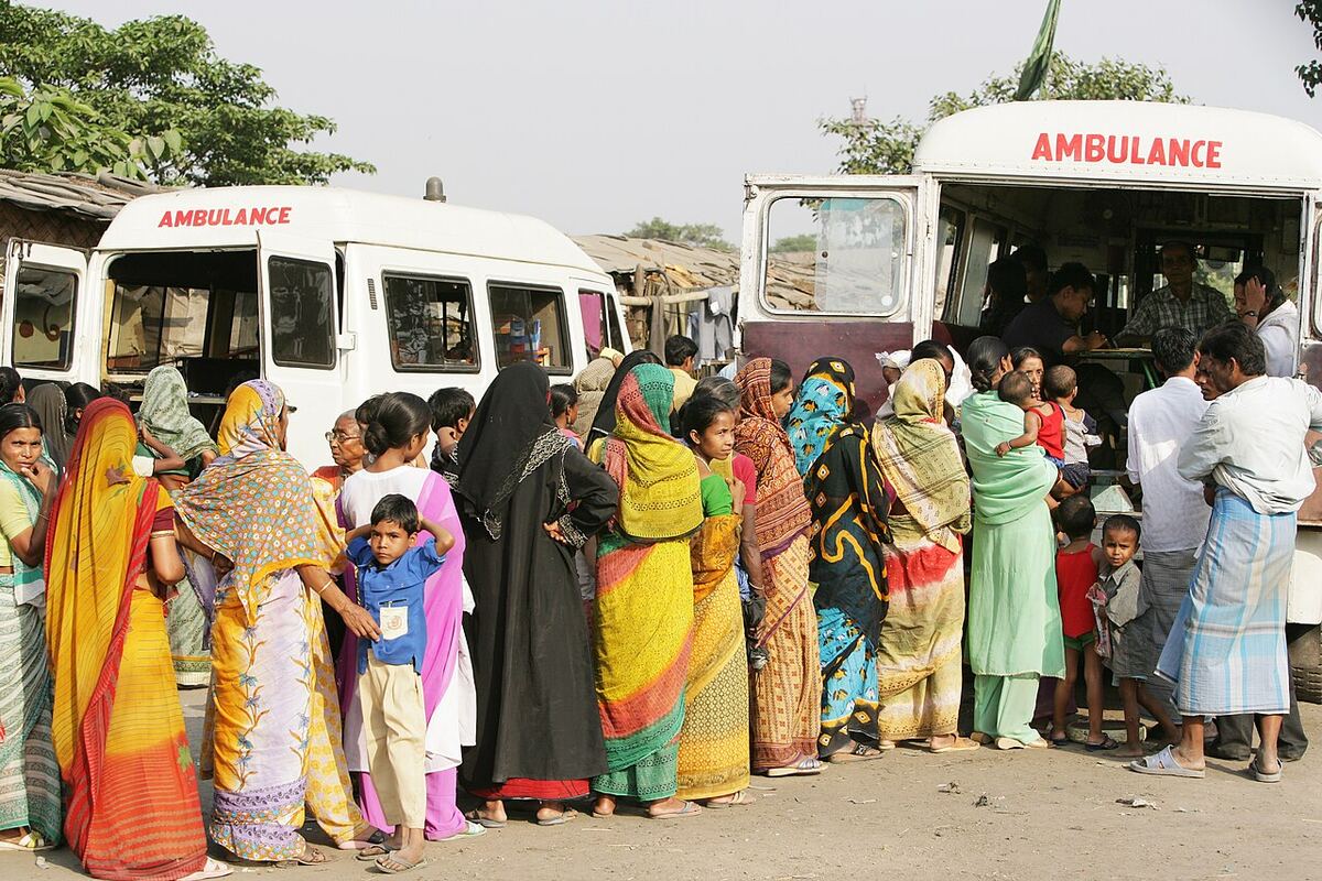 Why Every Noida Family Should Save an Ambulance Number Today